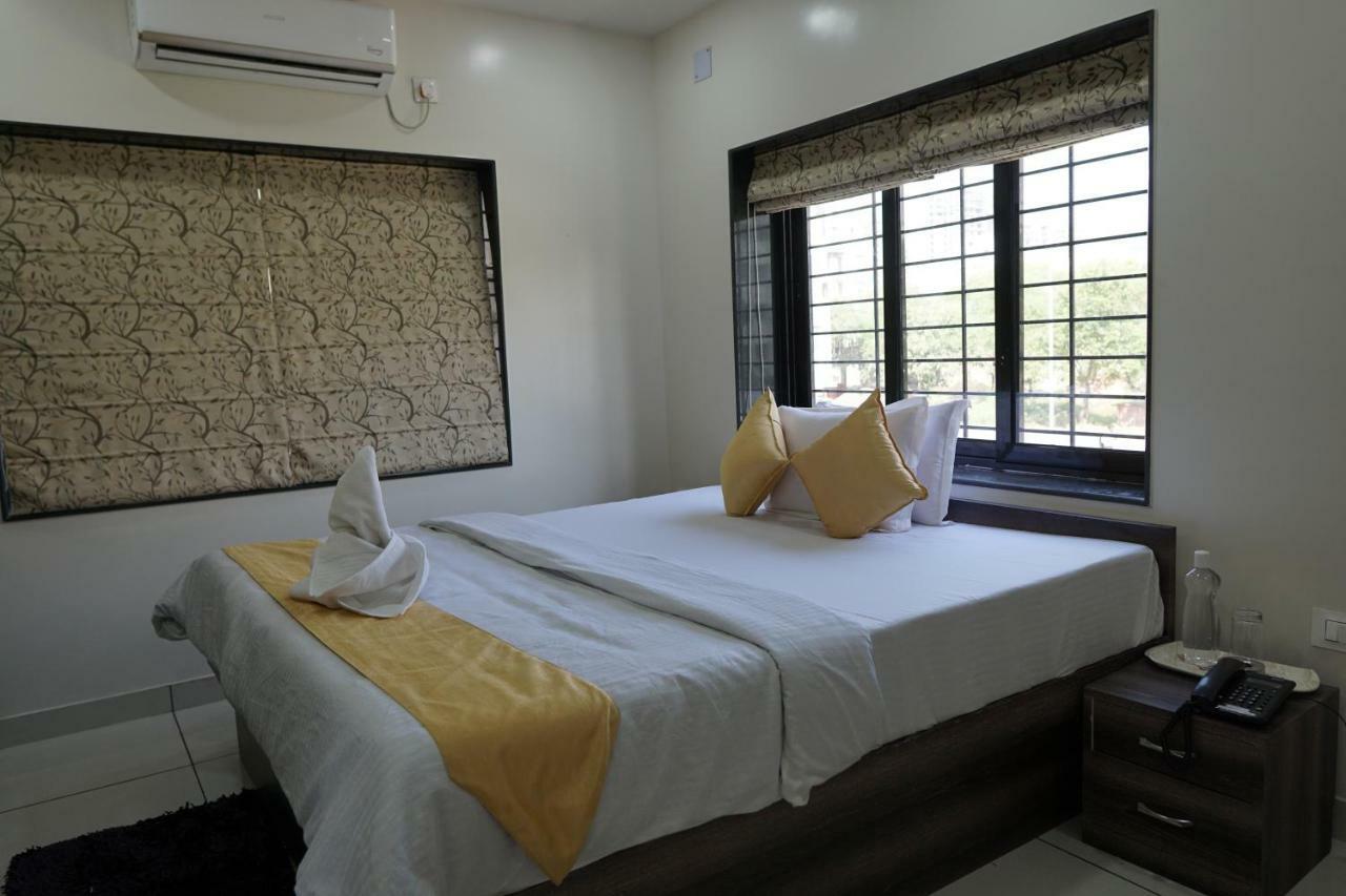 Rama Golden Root New town Hotel Calcutta Buitenkant foto